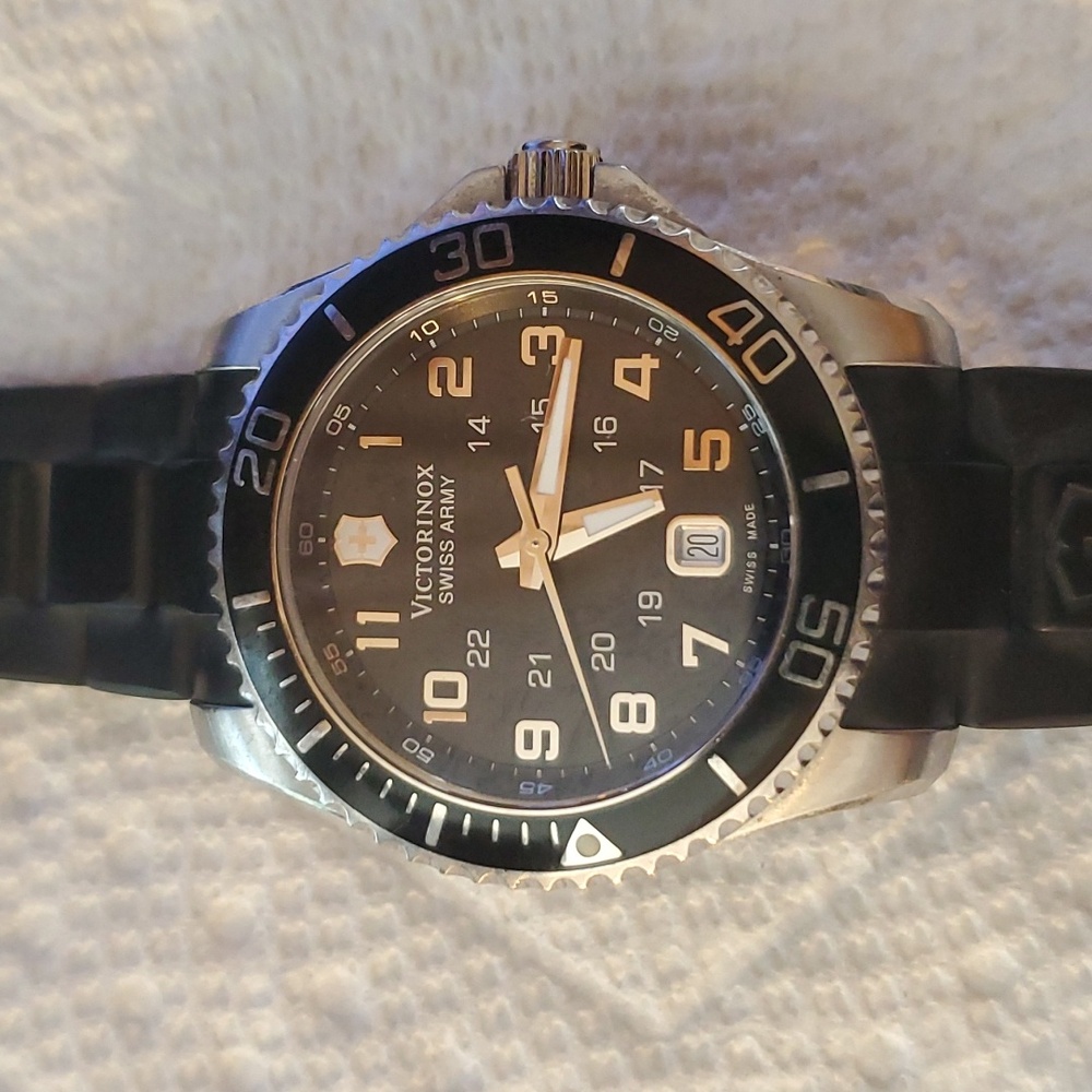 Victorinox Swiss Army Large Black Dial, Bezel & Genuine Rubber Strap